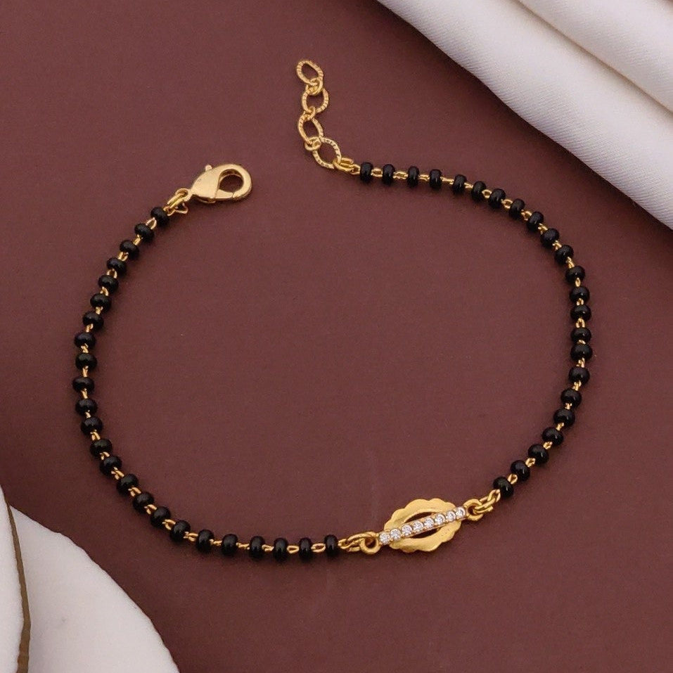 Nira Shell Mangalsutra Bracelet